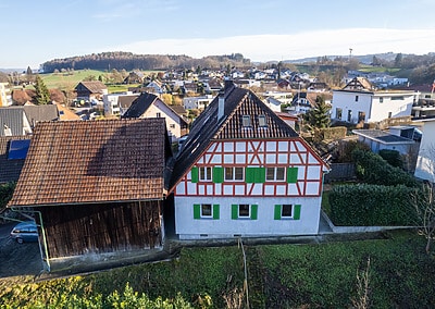 RENOVIERTES HAUS MIT AUSBAUBAREN SCHOPF in Villmergen